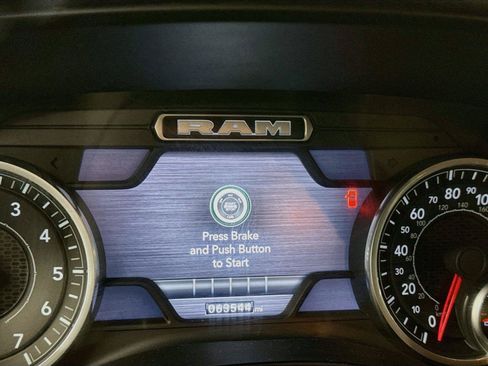 Used 2022 RAM 1500 Big Horn AWD/4WD image 3