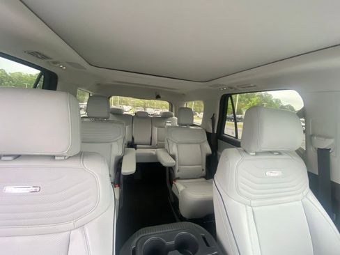 New 2025 Ford Expedition Platinum w/ Platinum Ultimate Package AWD/4WD image 29