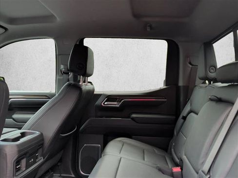 Used 2025 Chevrolet Silverado 1500 LT Trail Boss w/ Convenience Package II AWD/4WD image 18