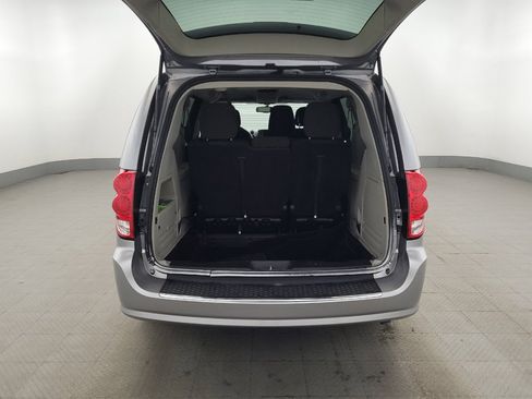 Used 2018 Dodge Grand Caravan SE w/ UConnect Hands-Free Group FWD image 29