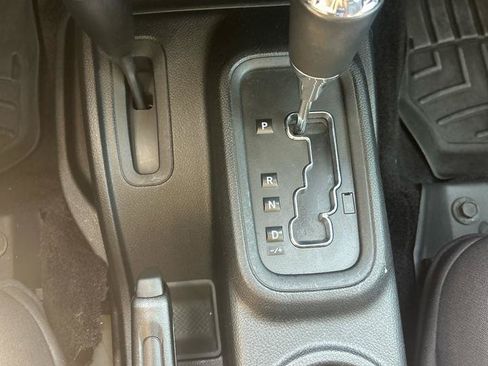 Used 2014 Jeep Wrangler Unlimited Rubicon w/ Connectivity Group AWD/4WD image 11