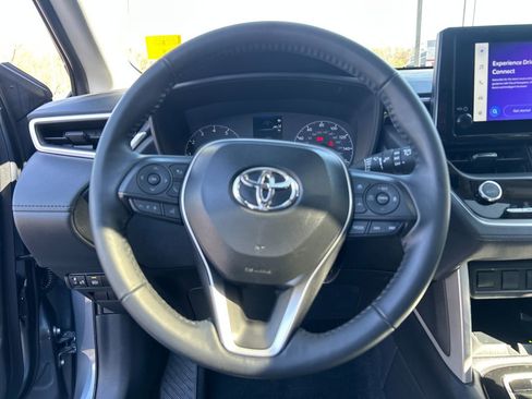 Certified 2025 Toyota Corolla Cross LE w/ Moonroof Package image 22