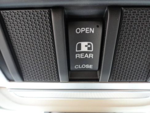 Used 2021 RAM 1500 Laramie w/ Off Road Group AWD/4WD image 21
