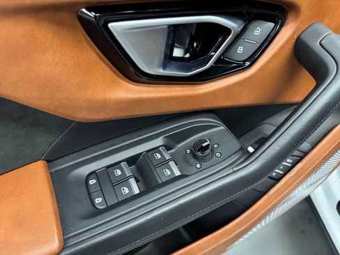 Used 2021 Lamborghini Urus image 18