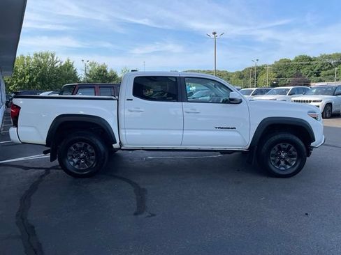 Used 2021 Toyota Tacoma SR5 w/ Trail Edition AWD/4WD image 4