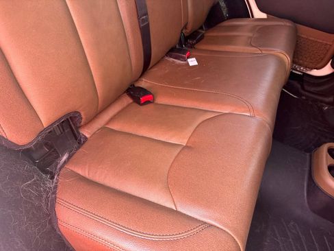 Used 2017 Jeep Wrangler Unlimited Sahara w/ Connectivity Group AWD/4WD image 27