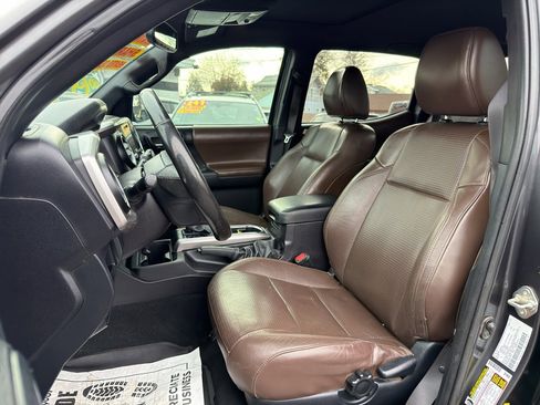 Used 2016 Toyota Tacoma Limited image 11