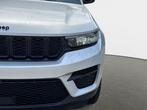 Certified 2023 Jeep Grand Cherokee Altitude AWD/4WD image 11