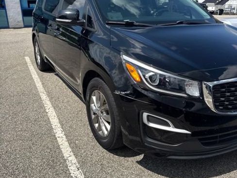 Used 2020 Kia Sedona L FWD image 2