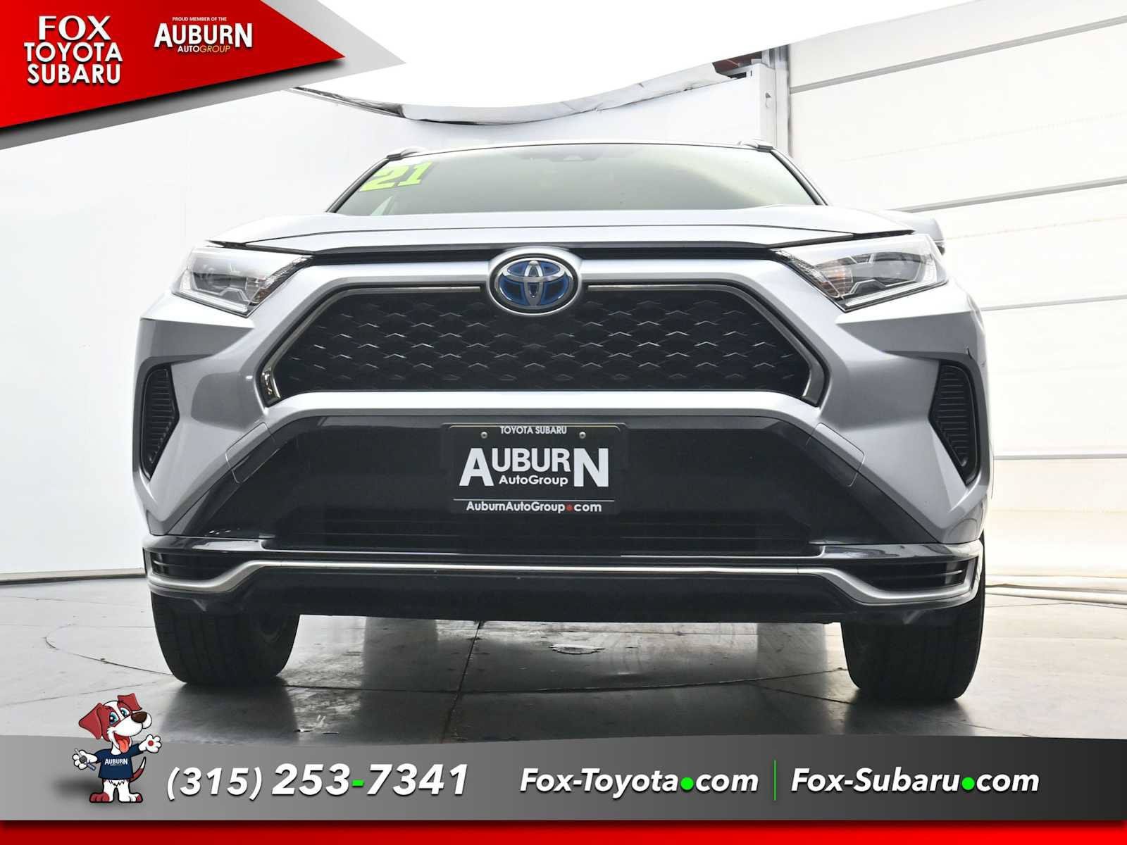 Used 2021 Toyota RAV4 SE w/ Weather & Moonroof Package AWD/4WD image 24