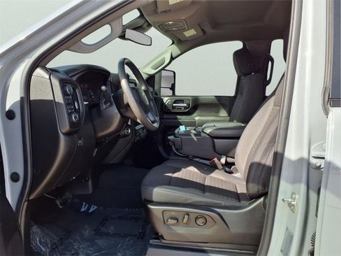 Used 2024 Chevrolet Silverado 2500 Custom w/ Custom Convenience Package image 16