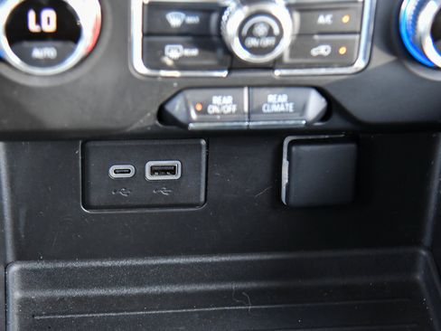 Used 2024 GMC Yukon SLE AWD/4WD image 27