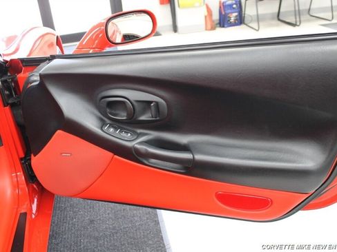 Used 2004 Chevrolet Corvette Convertible w/ Preferred Equipment Group image 32