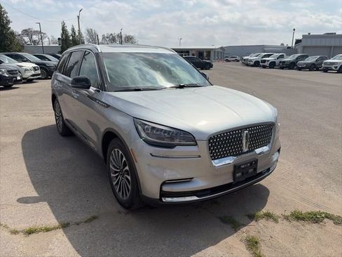 Used 2024 Lincoln Aviator 2WD w/ Premium Package image 8