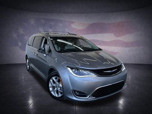 Used 2020 Chrysler Pacifica Limited image 7
