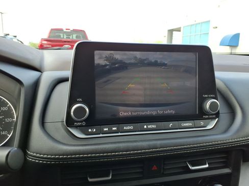 Used 2023 Nissan Rogue SV image 17