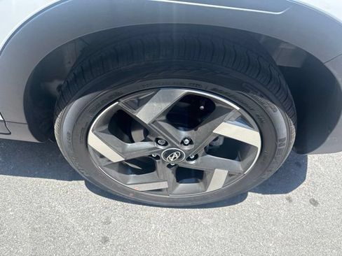 Used 2026 Hyundai Venue SEL FWD image 11