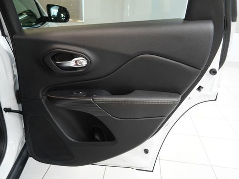 Used 2017 Jeep Cherokee Limited FWD image 30