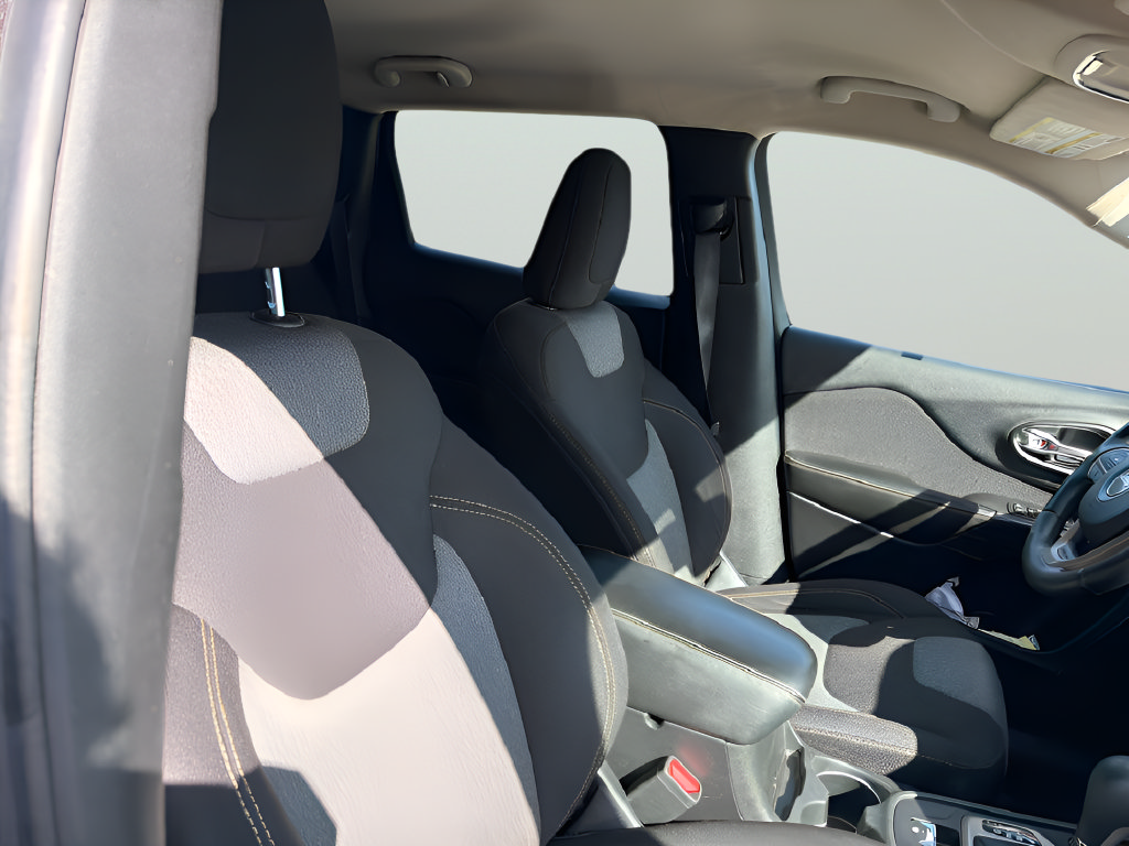 Used 2016 Jeep Cherokee Sport FWD image 37