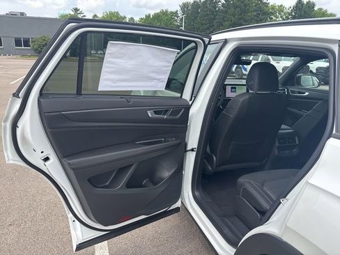 New 2026 Volkswagen Atlas Cross Sport SEL R-Line AWD/4WD image 16