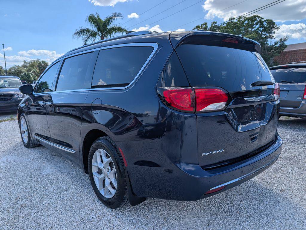 Used 2017 Chrysler Pacifica Touring-L Plus w/ Tire & Wheel Group FWD image 5