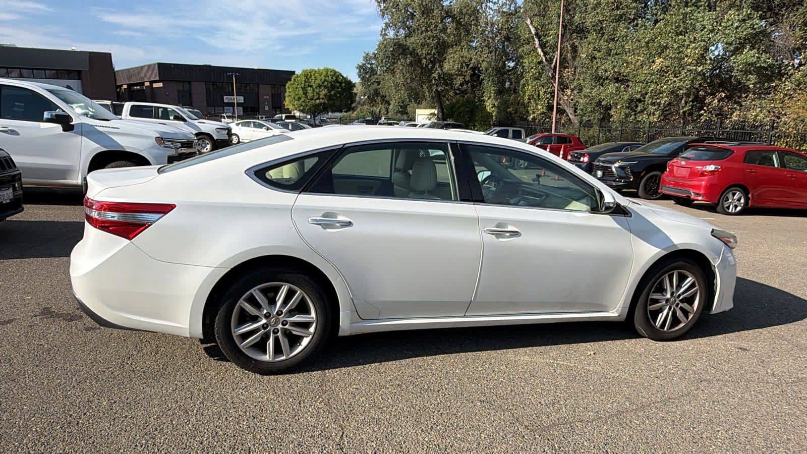Used 2014 Toyota Avalon XLE FWD image 4