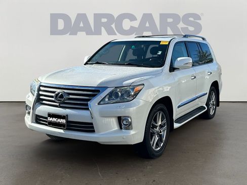 Used 2015 Lexus LX 570 4WD w/ Luxury Package image 3