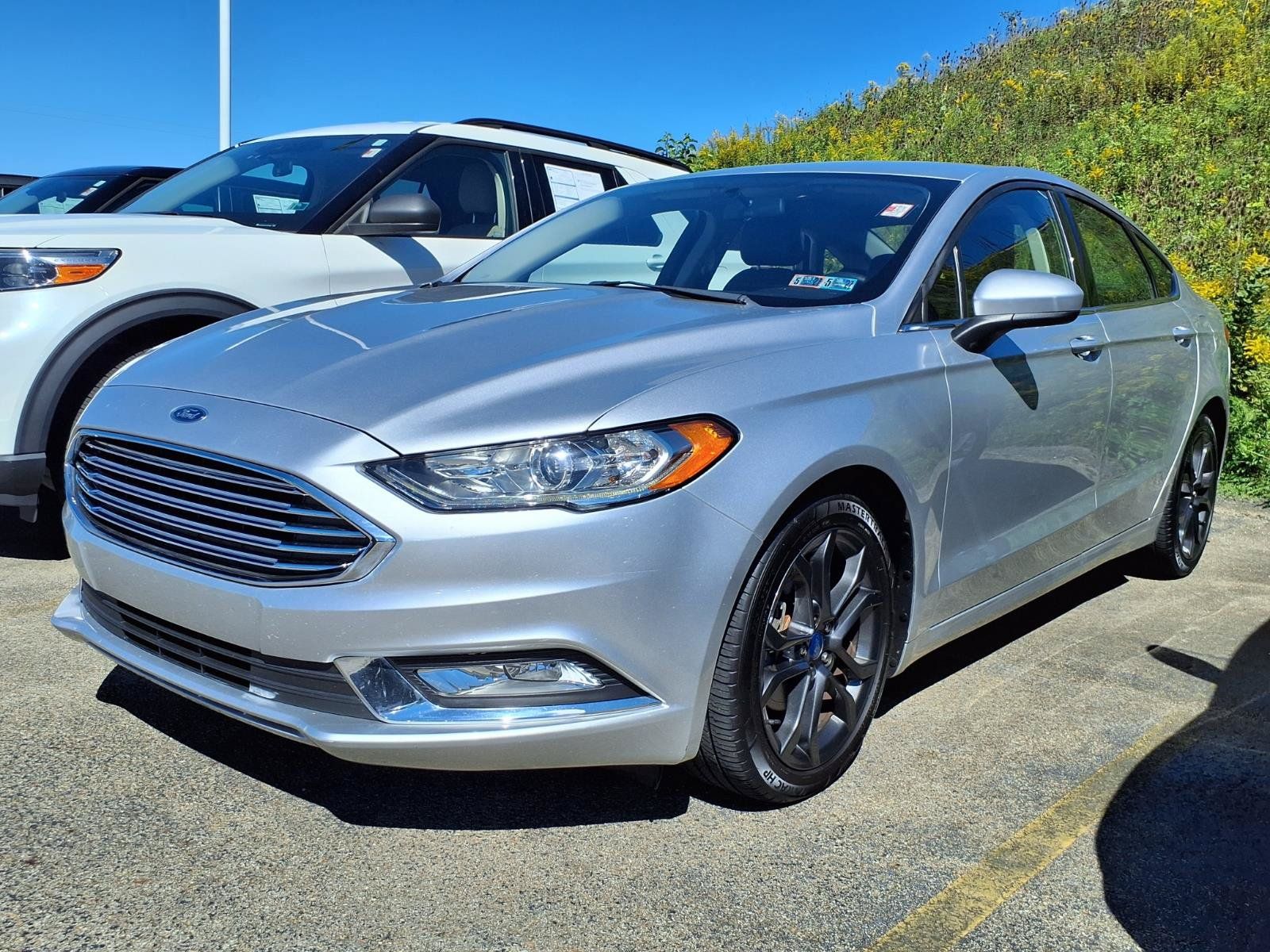 Used 2018 Ford Fusion SE w/ Equipment Group 201A FWD image 4