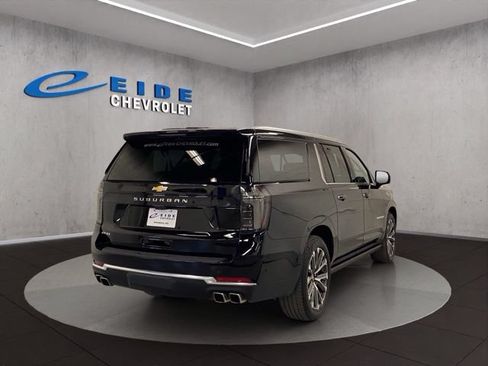 Used 2026 Chevrolet Suburban High Country AWD/4WD image 15