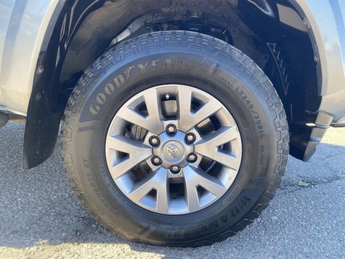 Used 2018 Toyota Tacoma SR5 image 11