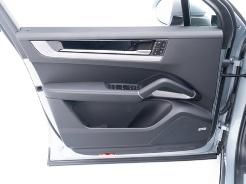 Certified 2026 Porsche Cayenne image 21