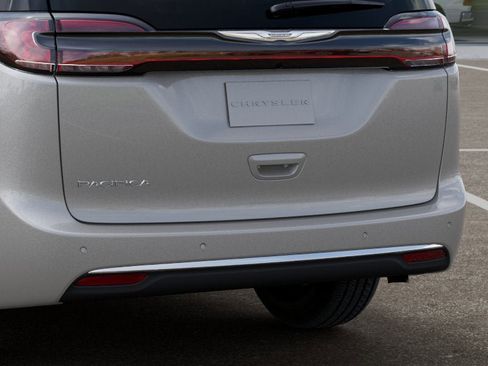 Used 2026 Chrysler Pacifica Select FWD image 39