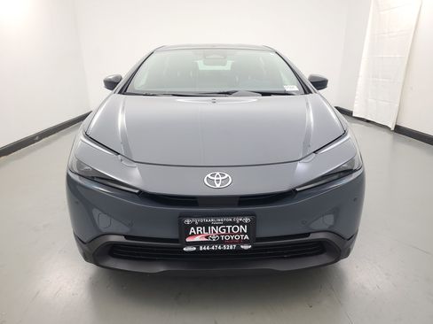 Used 2025 Toyota Prius LE image 9