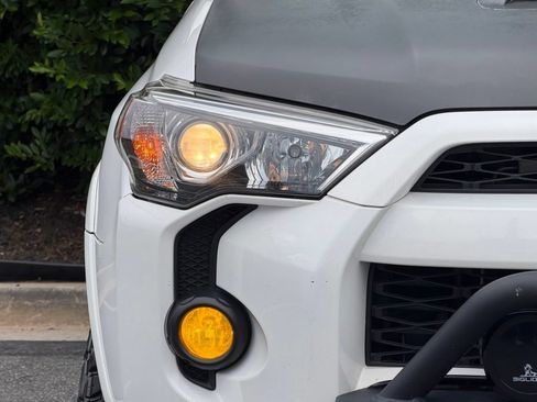 Used 2017 Toyota 4Runner TRD Off-Road Premium AWD/4WD image 4