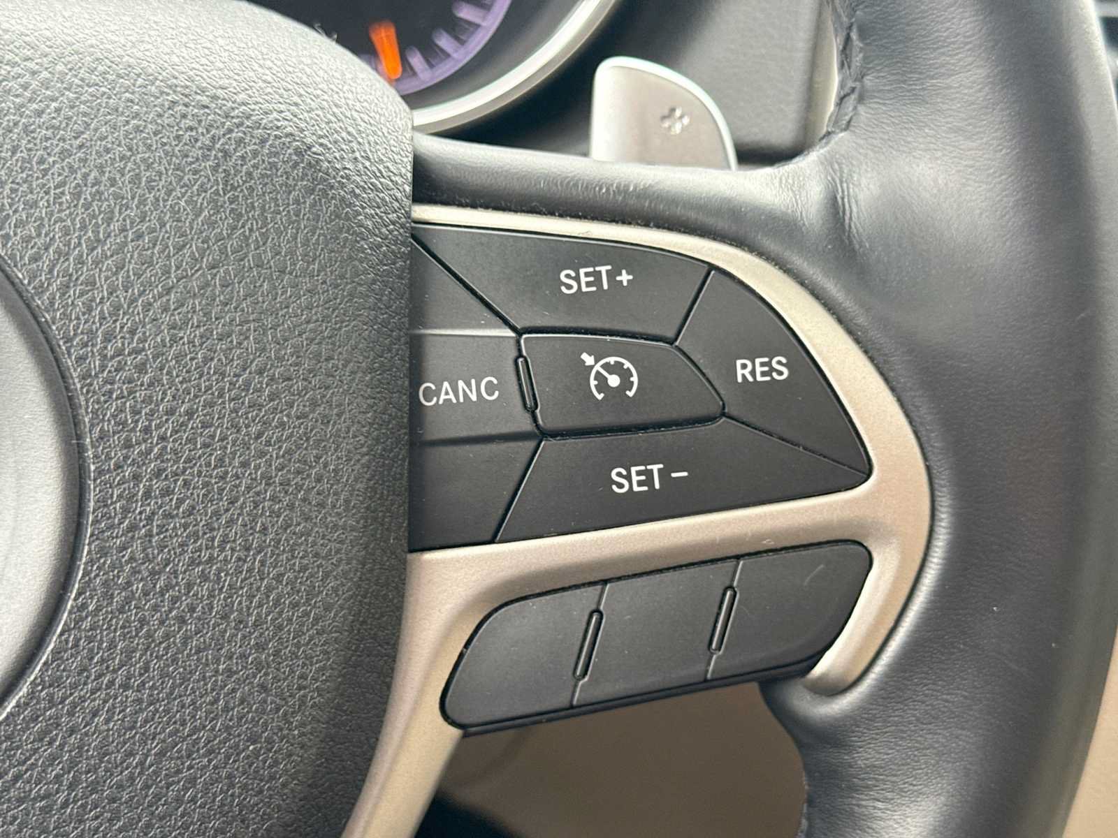 Used 2014 Jeep Grand Cherokee Limited AWD/4WD image 24
