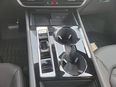 Used 2024 Volkswagen Atlas Cross Sport SE FWD image 37