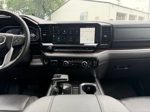 Used 2025 GMC Sierra 1500 SLT w/ SLT Premium Plus Package AWD/4WD image 20