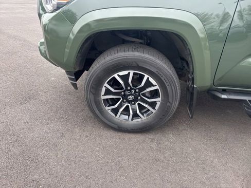Used 2021 Toyota Tacoma TRD Sport w/ Technology Package AWD/4WD image 17