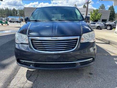 Used 2014 Chrysler Town & Country Touring FWD image 2