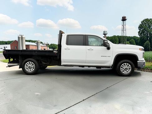 Used 2024 Chevrolet Silverado 2500 LT w/ Convenience Package AWD/4WD image 8