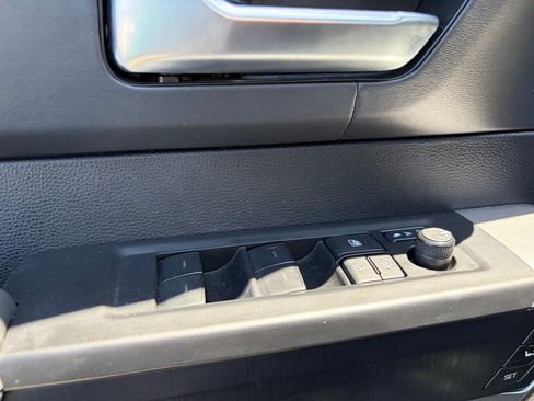 Used 2024 Toyota Sequoia Platinum AWD/4WD image 5