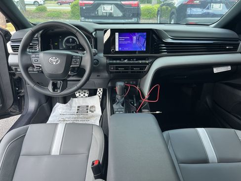 Used 2025 Toyota Camry SE w/ Convenience Package FWD image 31