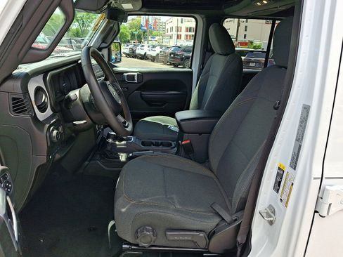 Used 2024 Jeep Wrangler Unlimited w/ Convenience Group AWD/4WD image 13