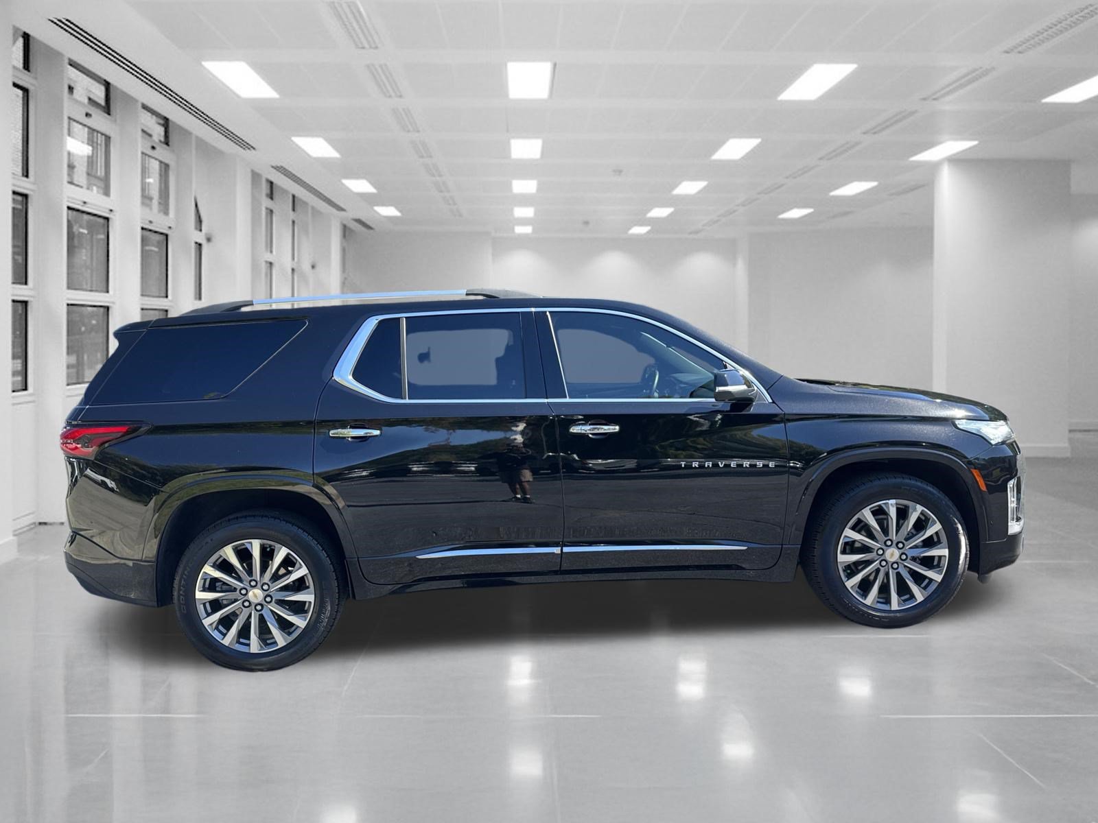 Certified 2023 Chevrolet Traverse Premier FWD image 4