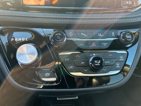 New 2026 Chrysler Pacifica Select image 17