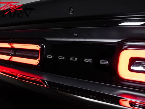 Used 2015 Dodge Challenger SRT Hellcat RWD image 12