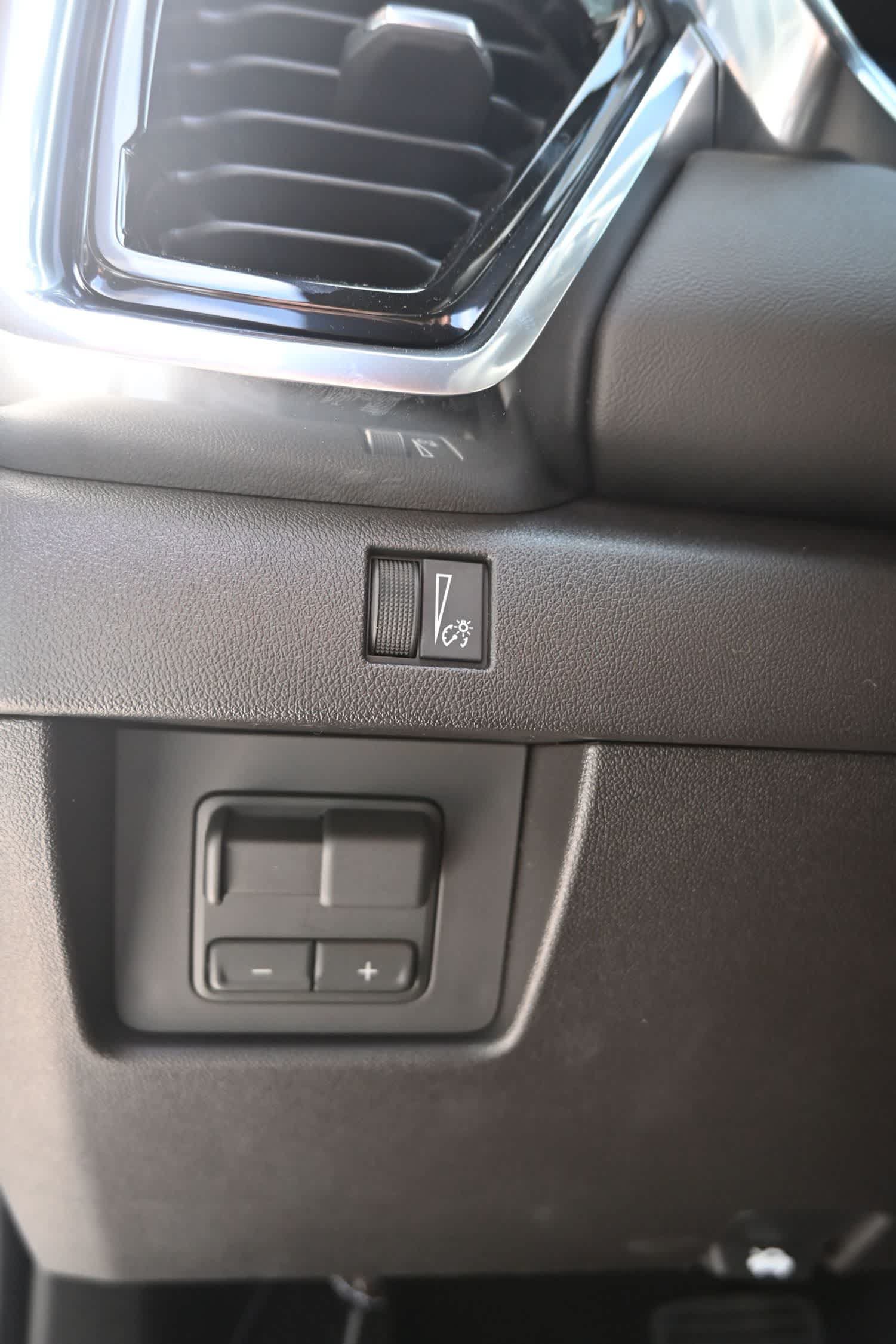 Used 2026 GMC Canyon Elevation w/ Technology Package RWD image 25