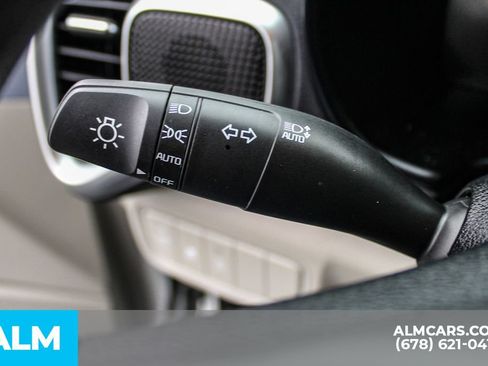 Used 2025 Kia Soul LX w/ LX Technology Package FWD image 28
