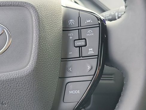 Used 2024 Toyota Prius XLE image 32