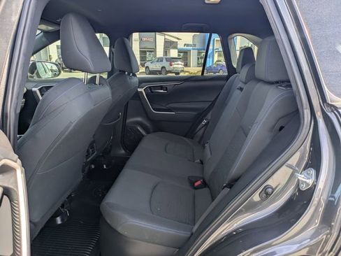 Used 2023 Toyota RAV4 SE image 15